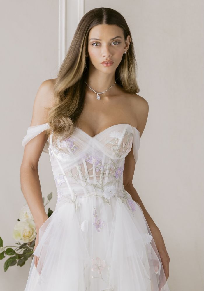 Robe de mariée 1010044 de MORILEE – Matière : tulle – bretelles amovibles, broderie florale, corset transparent	—