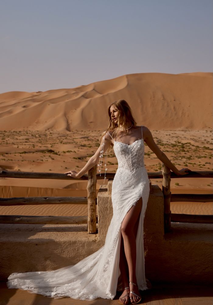 Robe de mariée 66488 de LILLIAN WEST – Matière : dentelle – bretelles fleuries