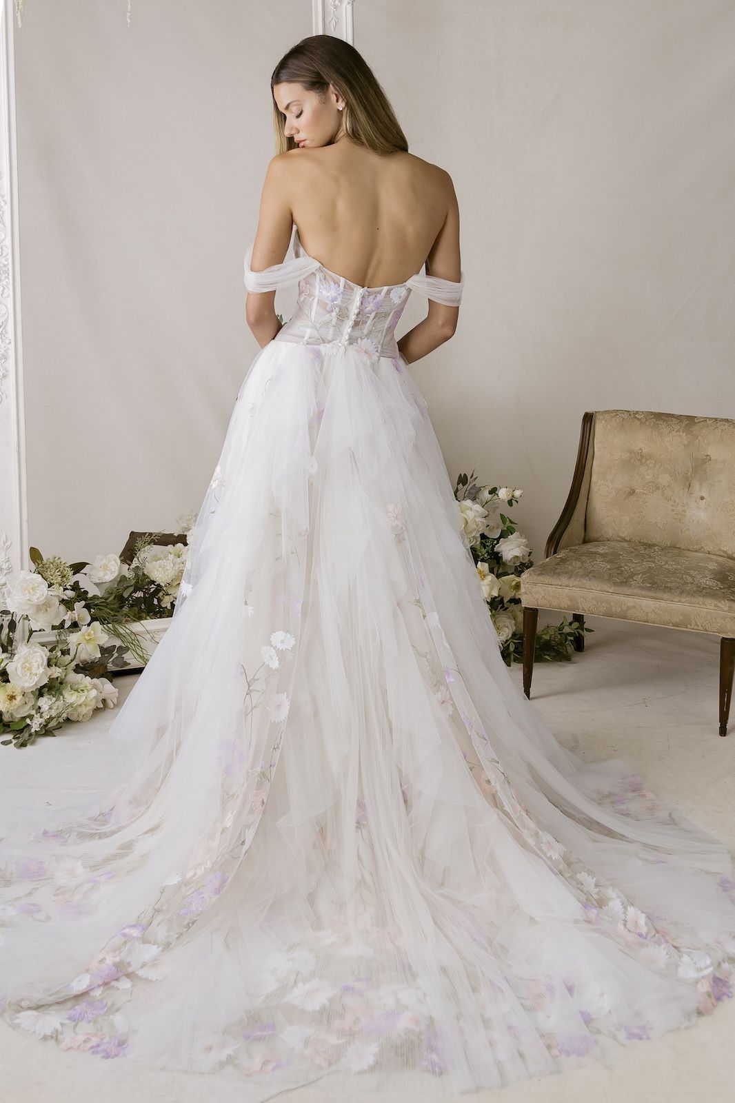 Robe de Mariée 1010044 de MORILEE – Matière : tulle – bretelles amovibles, broderie florale, corset transparent	—