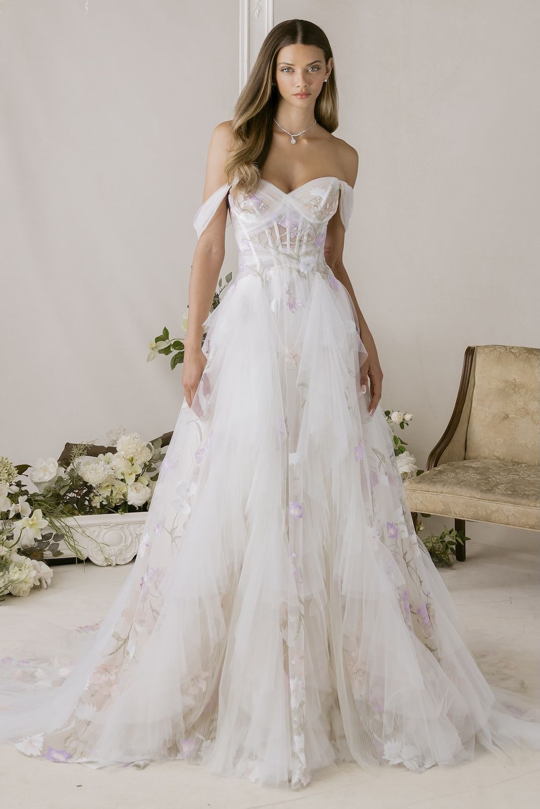 Robe de Mariée 1010044 de MORILEE – Matière : tulle – bretelles amovibles, broderie florale, corset transparent	—