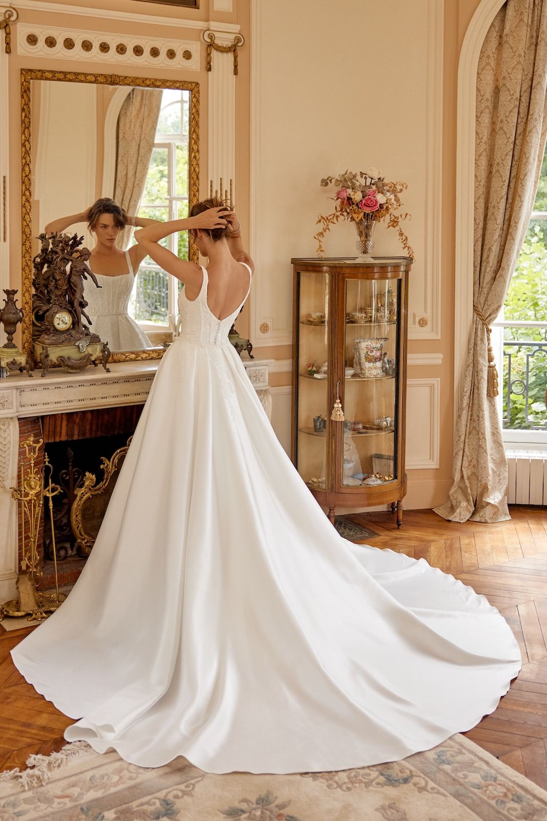 Robe de Mariée MARLEY AVEC SURTRAÎNE de JUSTIN ALEXANDER – Matière : mikado – appliqués de dentelle du corsage