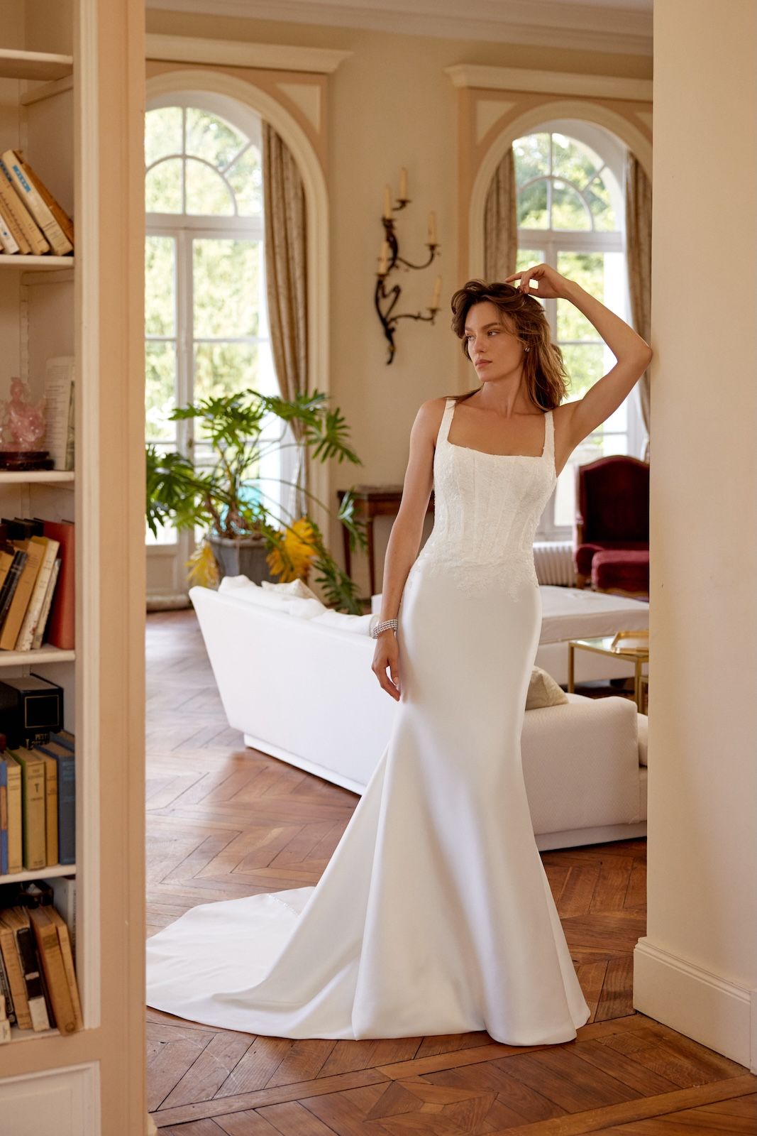 Robe de Mariée MARLEY AVEC SURTRAÎNE de JUSTIN ALEXANDER – Matière : mikado – appliqués de dentelle du corsage